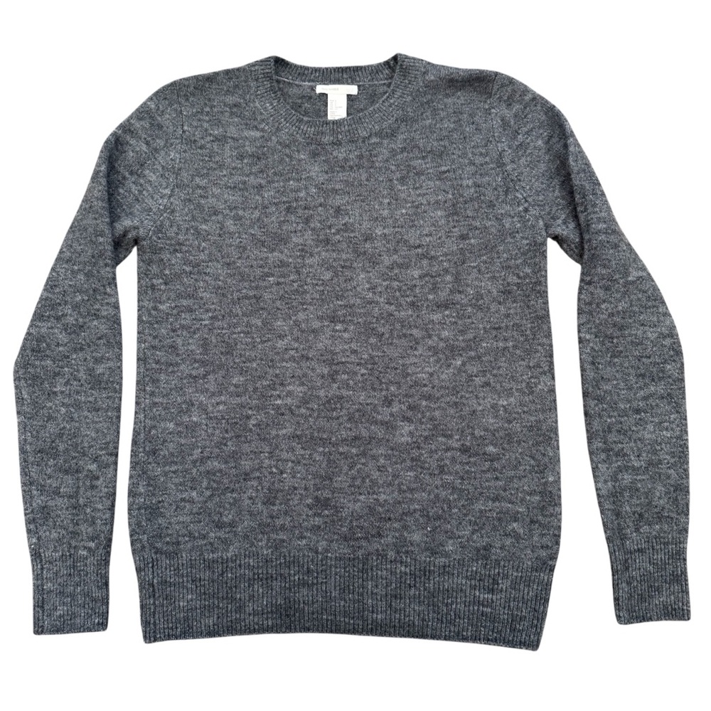 H&M Women’s Long Sleeve Gray Sweater. Crewneck.Size Small. Textured Knit Design.